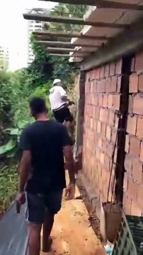 Garotos supostamente armados vão gravar vídeo e são surpreendidos pela polícia