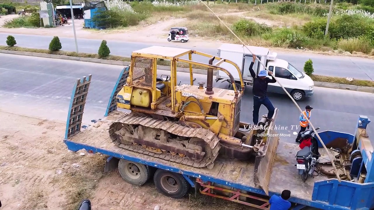 Fantastic Start Landfill!! Bulldozer D31P KOMATSU Operation Well And Dump Truck 5T Soil Stone
