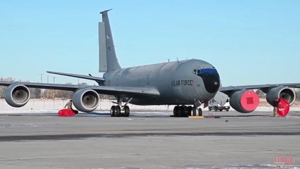 Houthis Shocked Pilot and crew KC-135 Stratotanker, US Air Force takes off with full speed