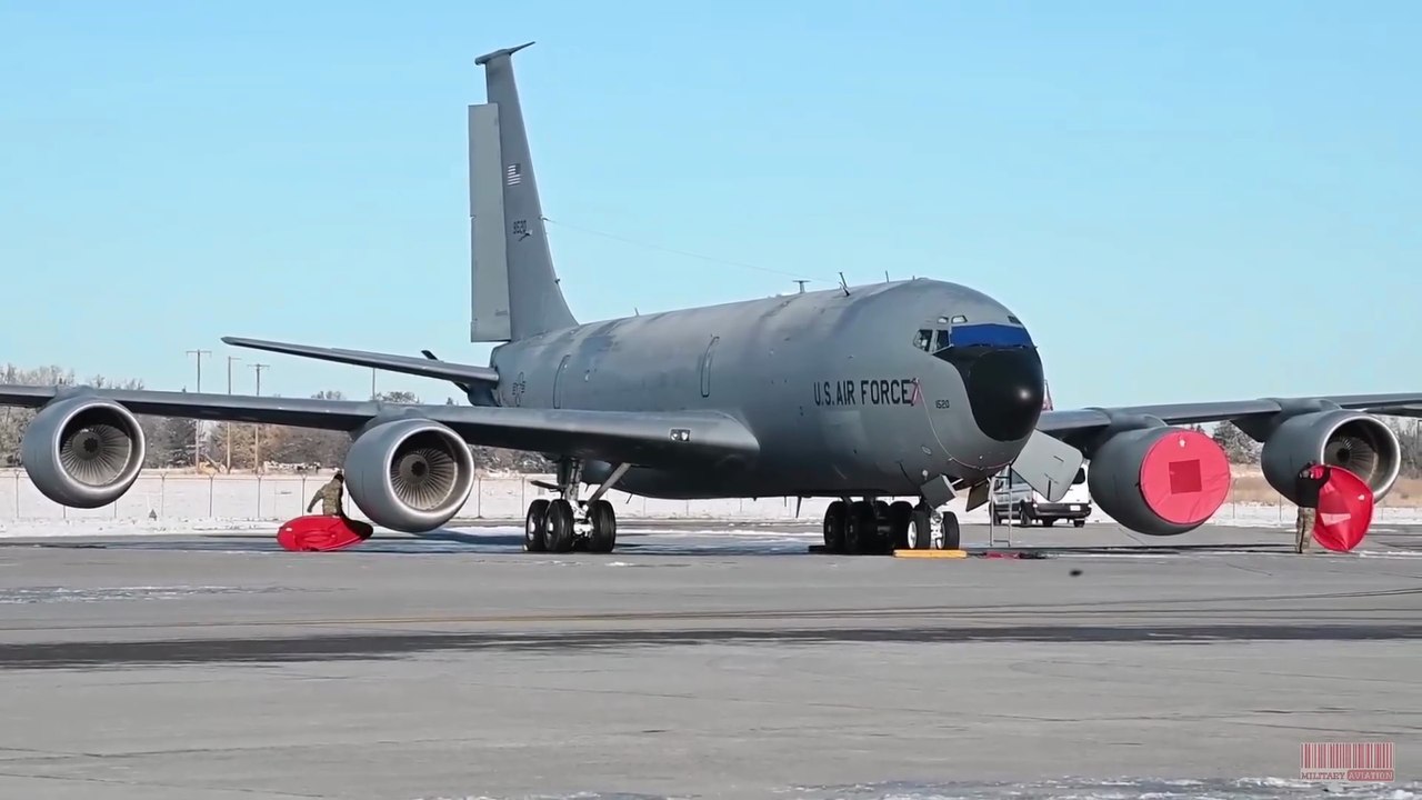 Houthis Shocked Pilot and crew KC-135 Stratotanker, US Air Force takes off with full speed