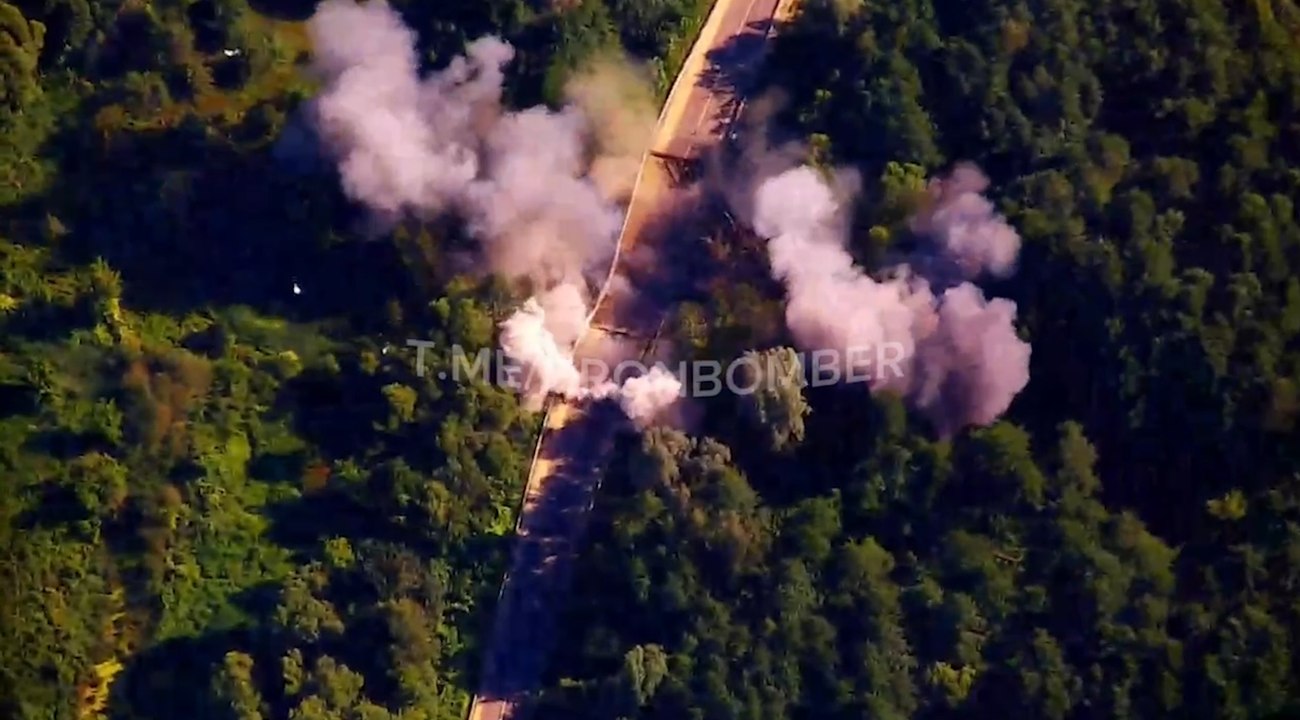 🔥 ウクライナ軍、FPVドローンでロシアの橋を爆破！