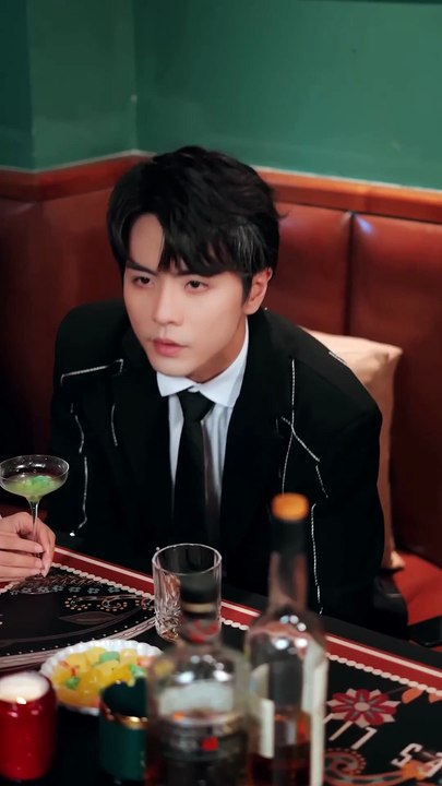 No One Cared Drunk _ Feverish CEO Who Lost Mom! Except A Kind Poor Girl Took Him Home, Now He Falls!