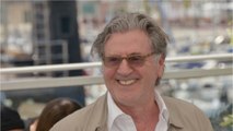 GALA VIDEO - Daniel Auteuil, son fils de 14 ans, ses 5 petits-enfants… Qui sont les membres de son clan ?