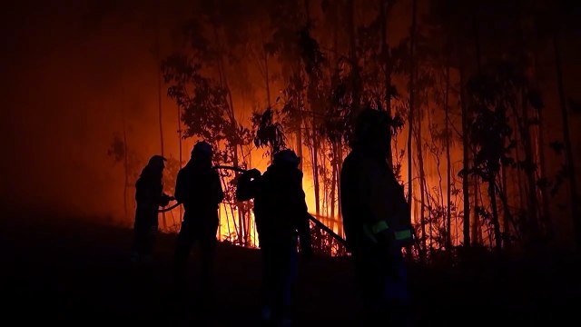 Activos tres incendios en Ponteceso (A Coruña) que alcanzan ya las 220 hectáreas calcinadas