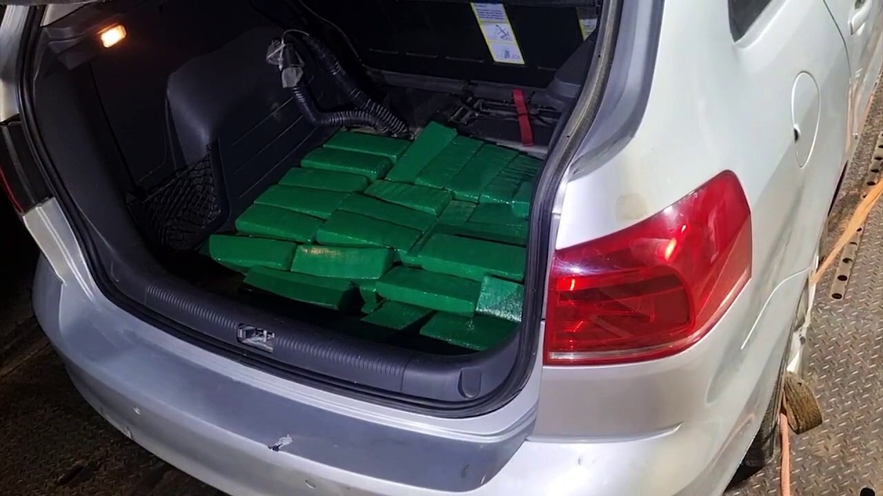 SpaceFox do tráfico: PM acha carro recheado de droga em Santa Tereza
