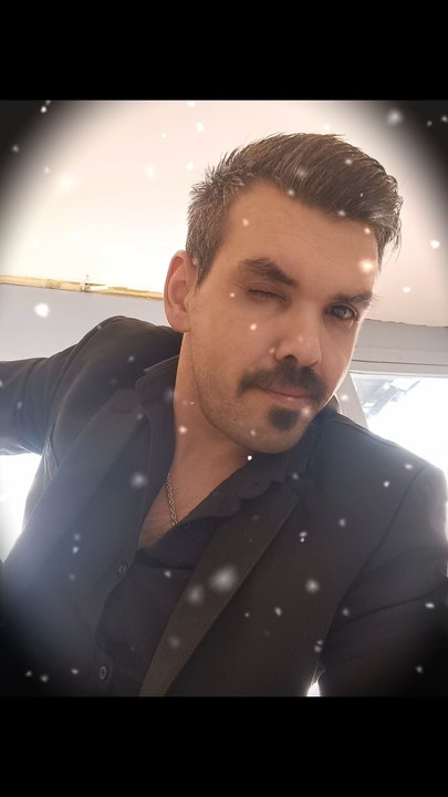 İmparator Abi & FT. Zeynep Tüysüz ( Dünya Dursun) Şarkı Sözü Zeynep seni sevmek bir ömre değer  Yolunda yürümek, diken olsa ne haber?  Gözlerinle başlar her güzel hikâye  İnadın sorma, çekilecek çile değil, ama yine de beklerim her gece