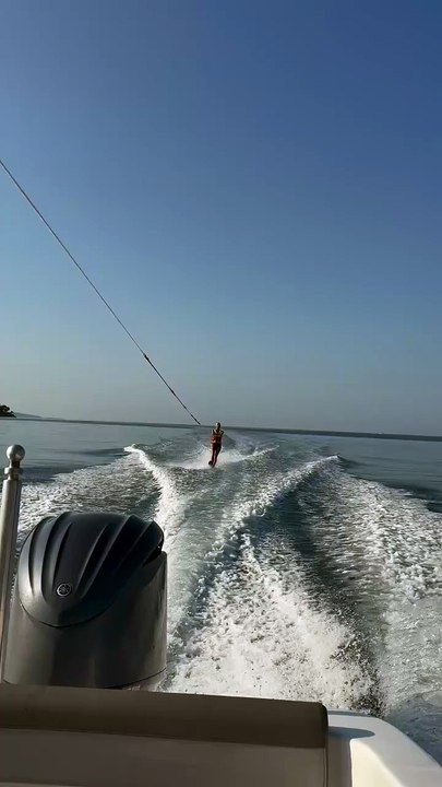 Φαίη Σκορδά: Διακοπές με... αδρεναλίνη – Κάνει wakeboard και τρελαίνει το Instagram!