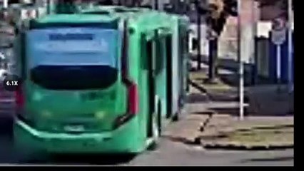 Câmera flagra atropelamento violento de ciclista por ônibus no São Braz