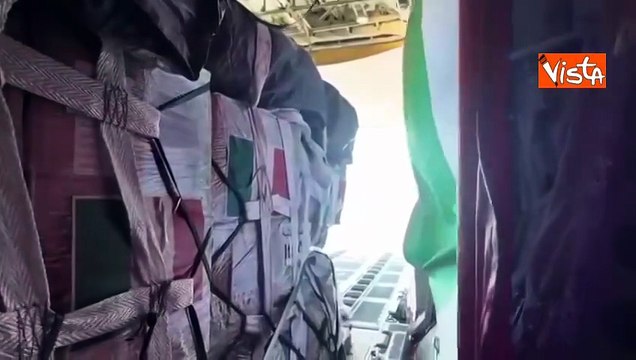 Il lancio di aiuti umanitari italiani a Gaza da aerei degli Emirati Arabi Uniti