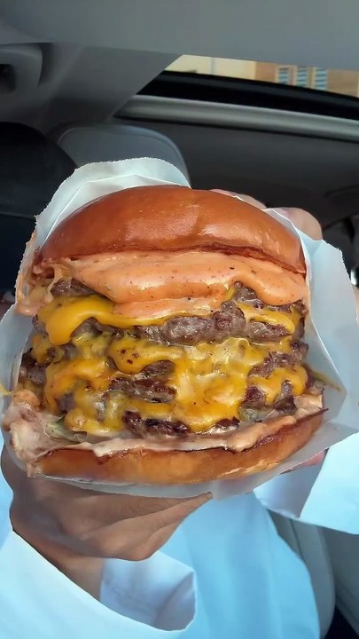 Follow for more ASMR videos🌮🍟 Credits: @k.malyeh #mukbang #asmr #fastfood #asmreating