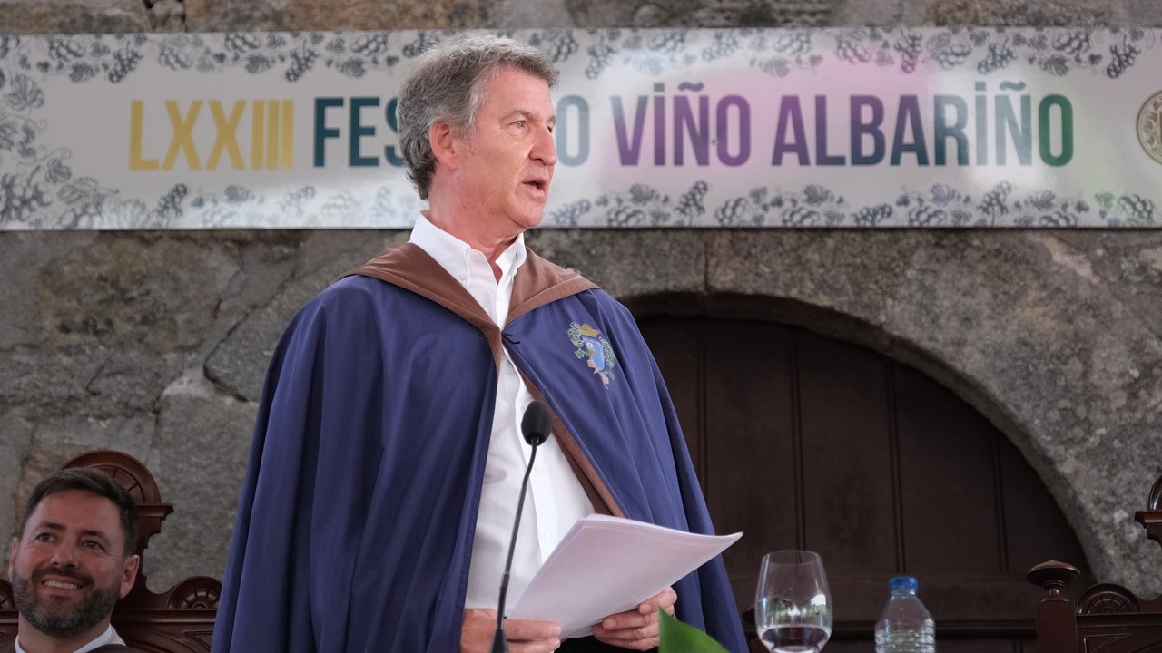 Feijóo responde a las críticas por su "broma" de las vacaciones: "Tómate un albariño y descansa"