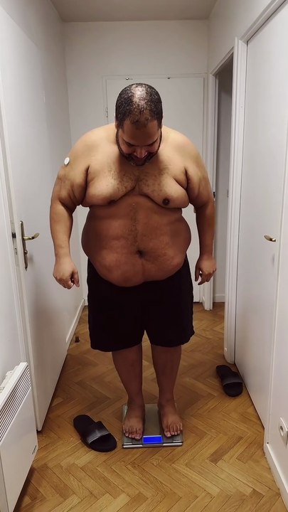 📉 Aujourd’hui, c’est jour de pesée pour voir où j’en suis dans ma perte de poids. Le 6 mai 2025, jour de ma sortie d’hôpital, je pesais 189,9 kg ⚖️ J’ai eu un déclic le jour où j’ai été hospitalisé en urgence pour une découverte du diabète