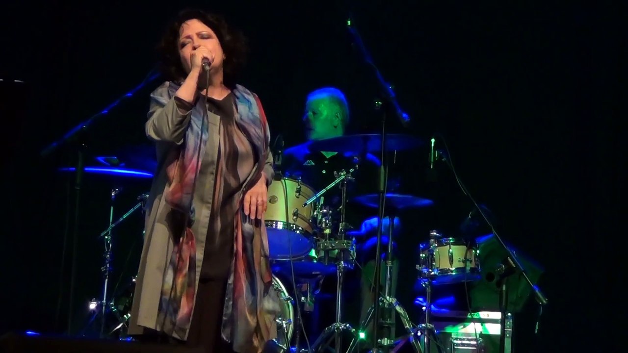 Antonella Ruggiero - Ritornerai (omaggio live a Bruno Lauzi)