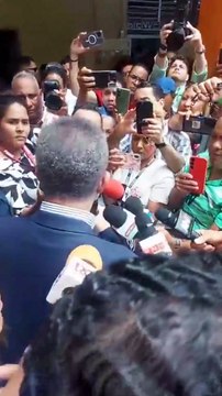 Leonel Fernández ejerce su voto en elecciones internas La Fuerza del Pueblo será invencible en 2028