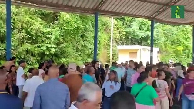 Privilegios y demoras prolongadas indignan a votantes en internas de Fuerza del Pueblo