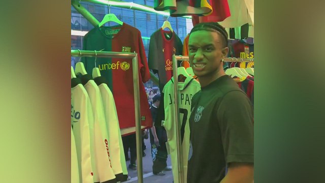 El Barça se va a una tienda de camisetas y vean la que escogió Flick: no lo dudó