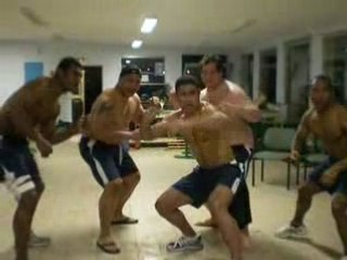 ARRAS: HAKA FIDJIEN, TROUVEZ L'INTRU...!!!