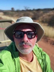 Ο Νίκος Μουτσινάς στην Αφρική 1