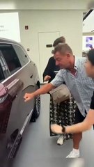A car that opens its doors with a signal