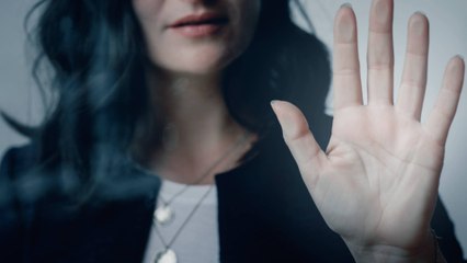 Cuatro mujeres son víctimas de maltrato en sus hogares por hora en Bogotá