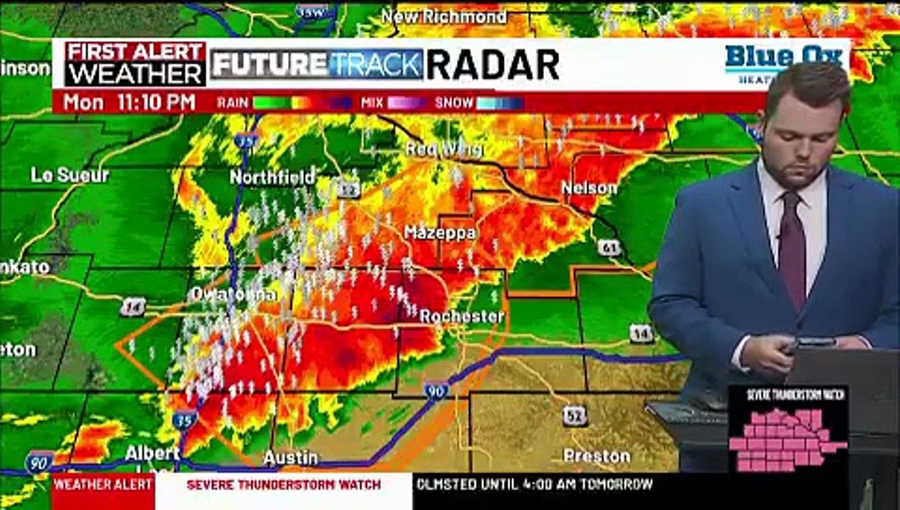 Surpris en direct par la caméra en train d'envoyer un SMS sur son portable, ce présentateur météo se retrouve au coeur d'un énorme buzz