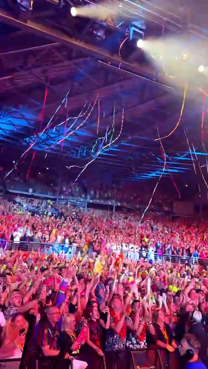 EXCLUSIF : Bien loin des polémiques médiatiques, Patrick Sébastien a triomphé hier soir à Colmar devant près de 10.000 spectateurs déchainés