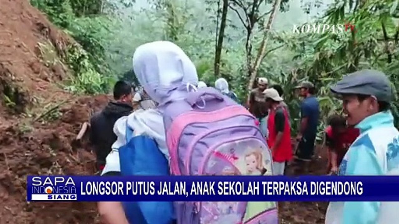 Diguyur Hujan Deras, Longsor di Banyumas Tutup Akses 3 Kecamatan | SAPA SIANG