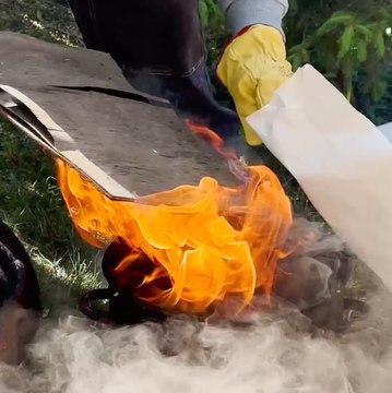 Transformer l'argile en de magnifiques vases en céramique avec une flamme !