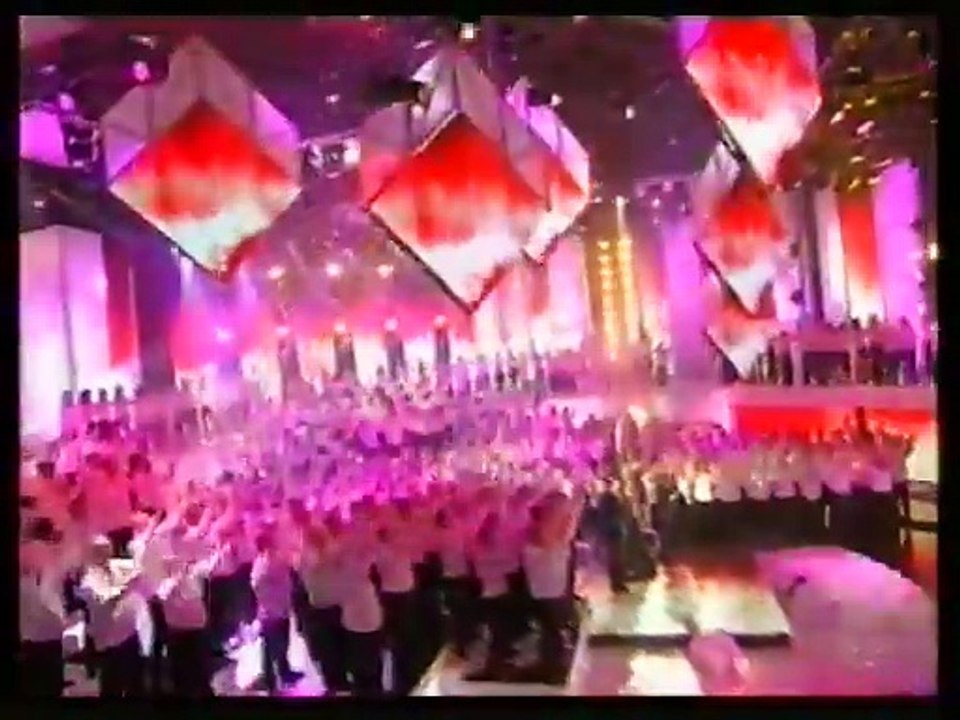 Johnny Hallyday - Les 500 Choristes (TF1 - 18 novembre 2006) | Spécial UNICEF 60 ans : Duos et Moments Inoubliables