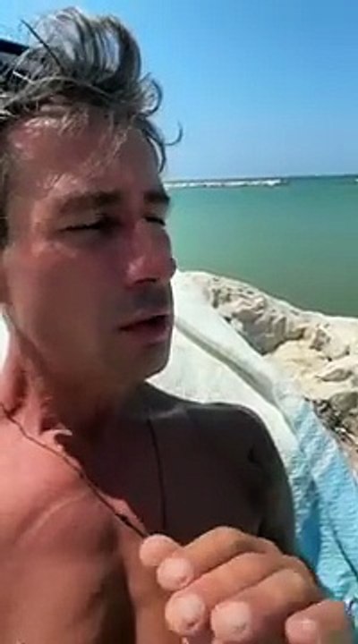 HA UN APPUNTAMENTO CON UNA DONNA, MA QUELLO CHE SUCCEDE LO FA ANDARE SU TUTTE LE FURIE!!