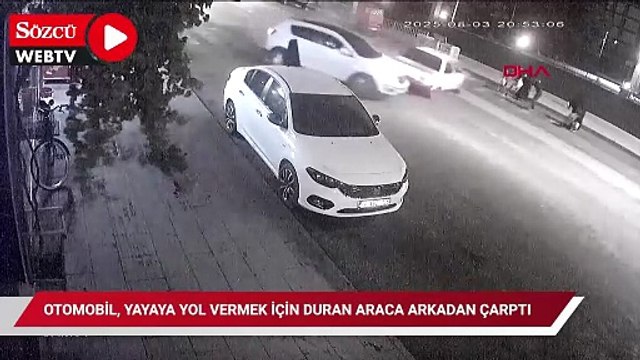 Otomobil, yayaya yol vermek için duran araca arkadan çarptı; kaza kamerada
