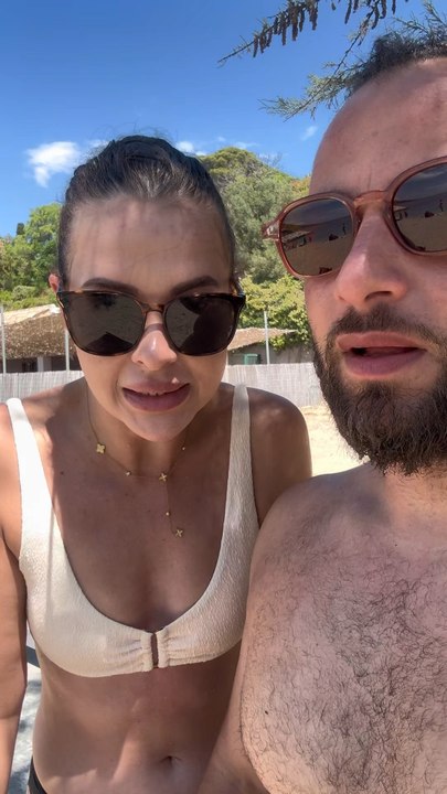 Elle s’est fait voler ses claquettes 😂