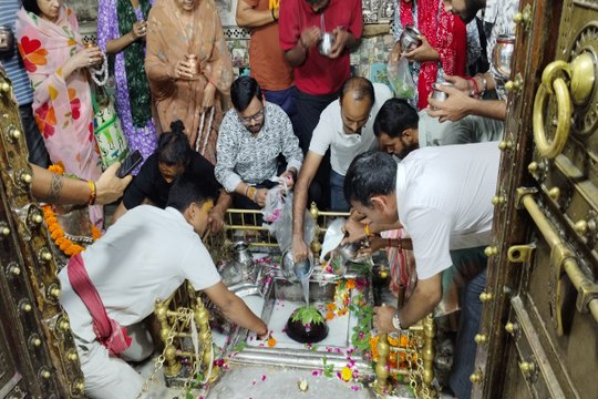 शिवमय जयपुर: शिवालयों में जलाभिषेक का उत्साह, भक्तों ने छलकाए आस्था कलश, देखें वीडियो