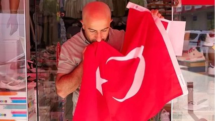 İstanbul’da Ümraniye Belediyesi 40 bin bayrak dağıttı: Paylaşılan video büyük ilgi gördü