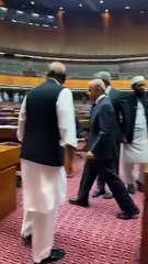 ھاتھ بڑھاو، محبت کا، دوستی ک، نفرتوں کو بھول جاو۔ یہی زندگی کا نچوڑ ھے۔ خوش رھو ، خوش رکھو۔