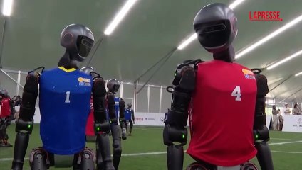 World Humanoid Robot Games, gli allenamenti delle squadre di calcio a Pechino