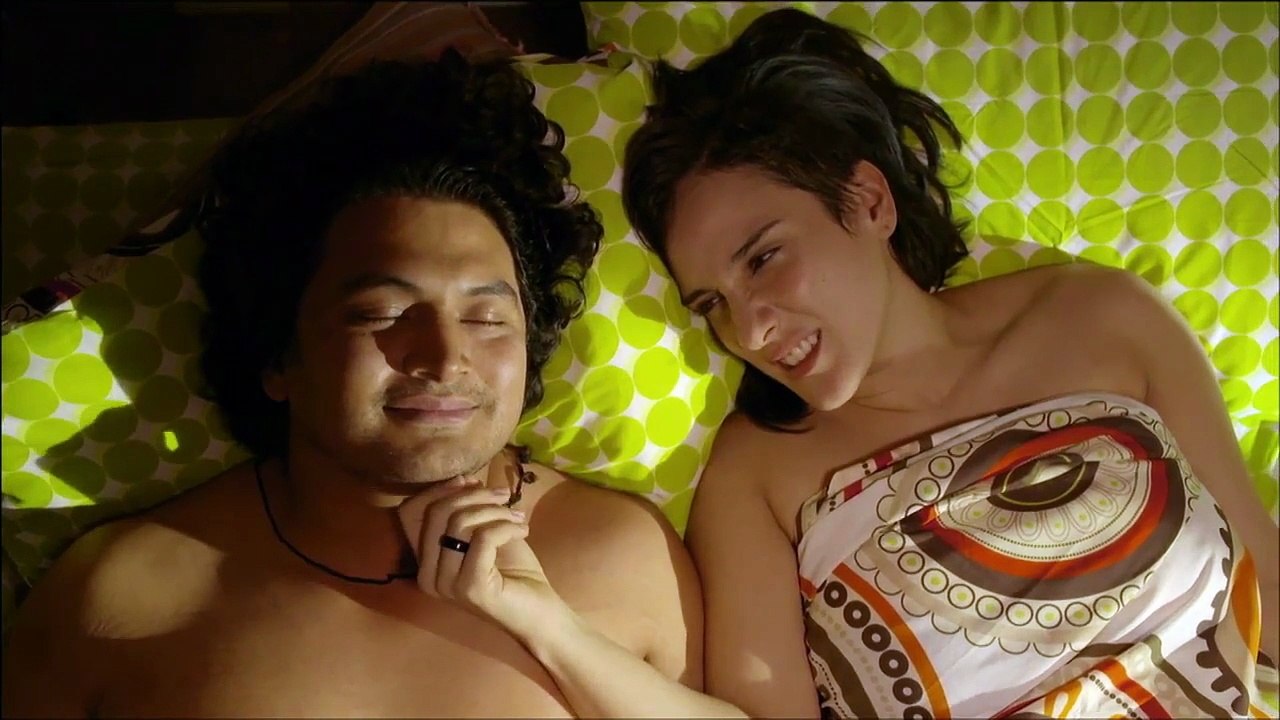 6. Javier se enamora de Lola y termina lastimado