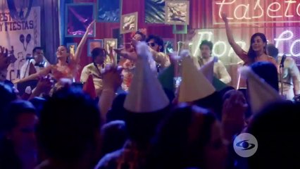 Arturo intenta matar a Juancho al descubrir sus planes de fuga