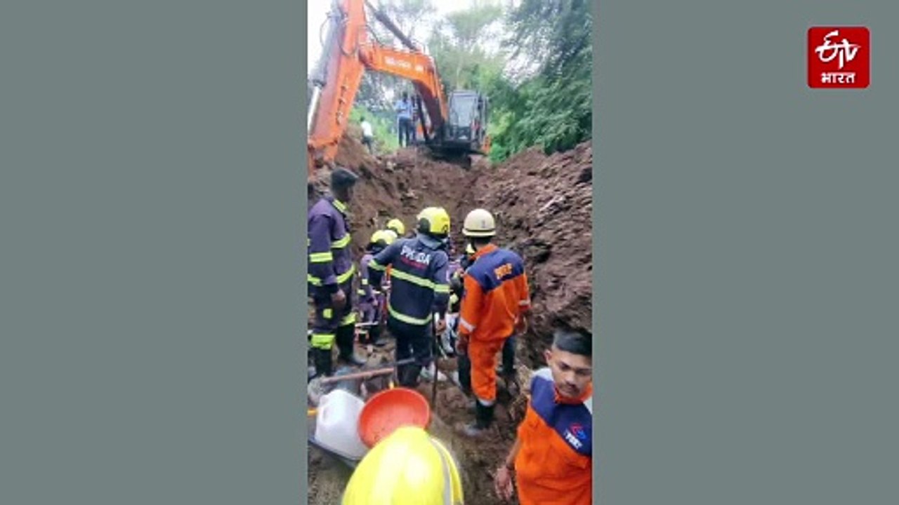 ड्रेनेजचं काम सुरू असताना कोसळलेल्या ढिगाऱ्याखाली दोन कामगार अडकले,  सुटकेचे प्रयत्न सुरू