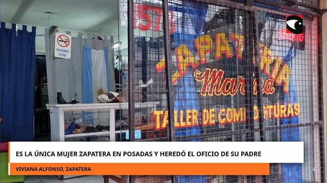 Es la única mujer zapatera en posadas y heredó el oficio de su padre