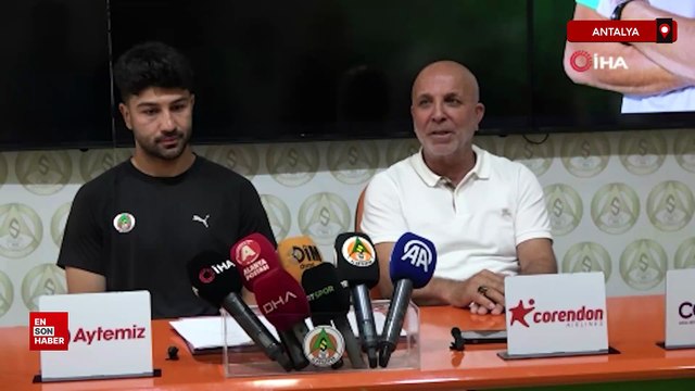 Alanyaspor kadrosuna kattığı 4 oyuncu için imza töreni düzenledi