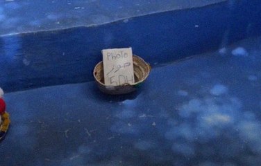 "إتاوة الصور" تغزو أزقة شفشاون وتثير استياء السياح