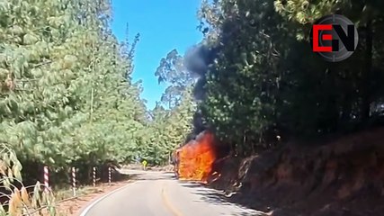 Milagro en la carretera: bus con militares se incendia y todos se salvan