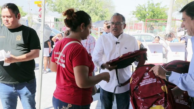 Andrés Mijes arranca entrega de útiles escolares en Escobedo