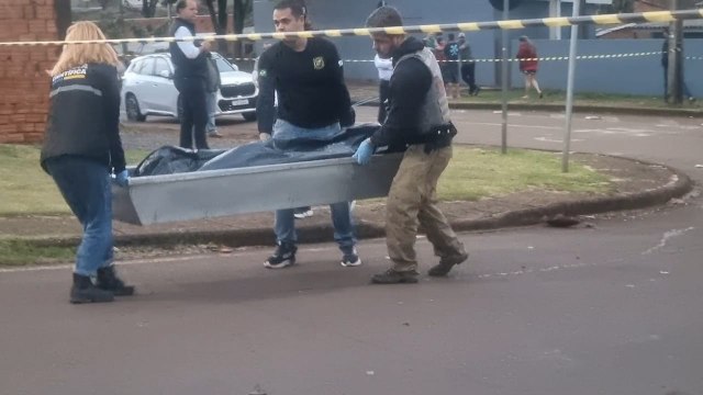 Acidente fatal no Bairro Santa Cruz: Corpo de motociclista é levado para o IML para exames de necropsia