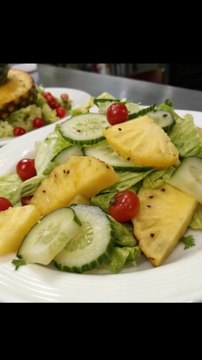 Pineapple and Cucumber Salad🍍🥒 Refreshing, tangy, and full of vibrant flavors, this Pineapple and Cucumber Salad is the perfect side dish for any summer meal! Sweet and savory in every bite! 🌞✨