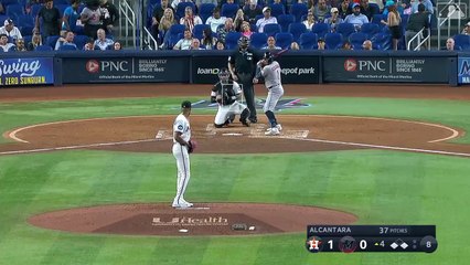 José Altuve se roba la segunda base y llega a 322 de por vida