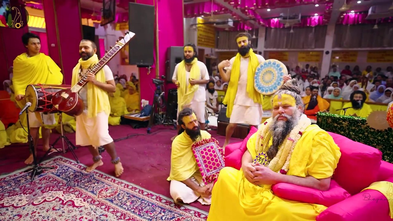 जब Sawai Bhatt (Indian Idol Singer ) के नाम कीर्तन व भजन पर महाराज जी हुए भावुक !!