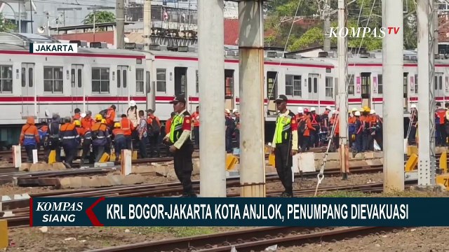 Cerita Penumpang KRL Bogor-Jakarta Kota yang Dievakuasi Imbas Kereta Anjlok | KOMPAS SIANG