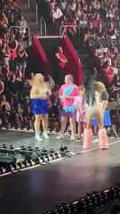 لحظة مفاجئة تُربك مجريات حفل كاتي بيري: إغماء طفلة على المسرح